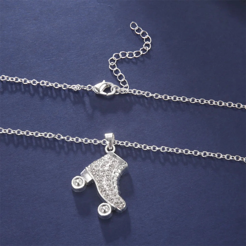 PINGENTE DE PATINS QUAD ( 1 ) GELO , LUXURY WHITE CRYSTAL SPORTS PENDANT NECKLACES- ZIRCÔNIA